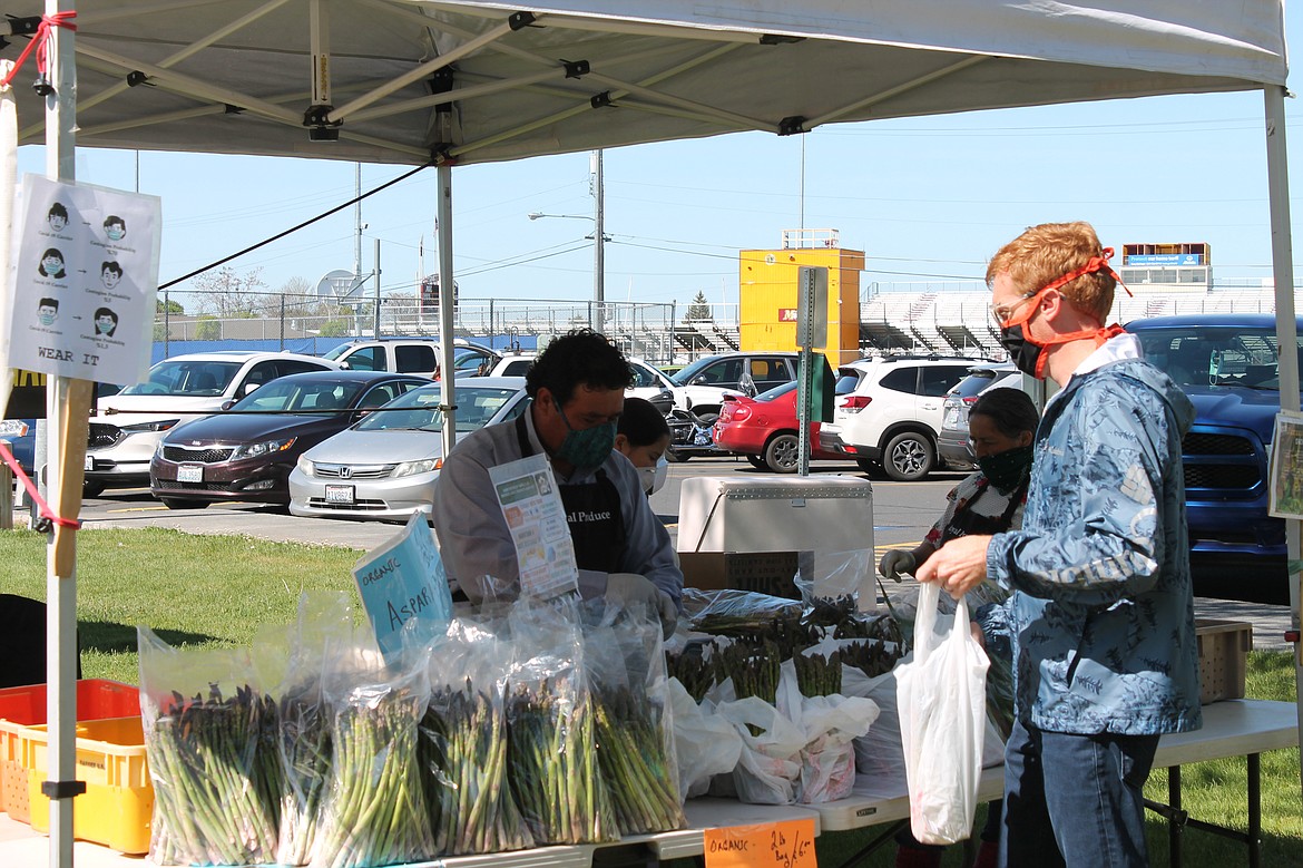 Enthusiastic opening for Moses Lake Farmers Market Columbia Basin Herald